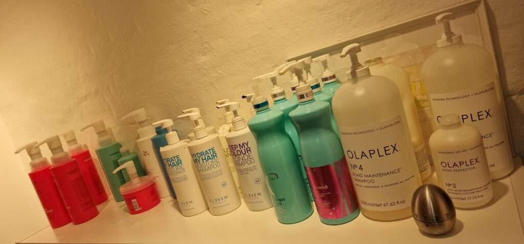 vores skønhedssalon får du dejlige behandlinger af Vores frisør